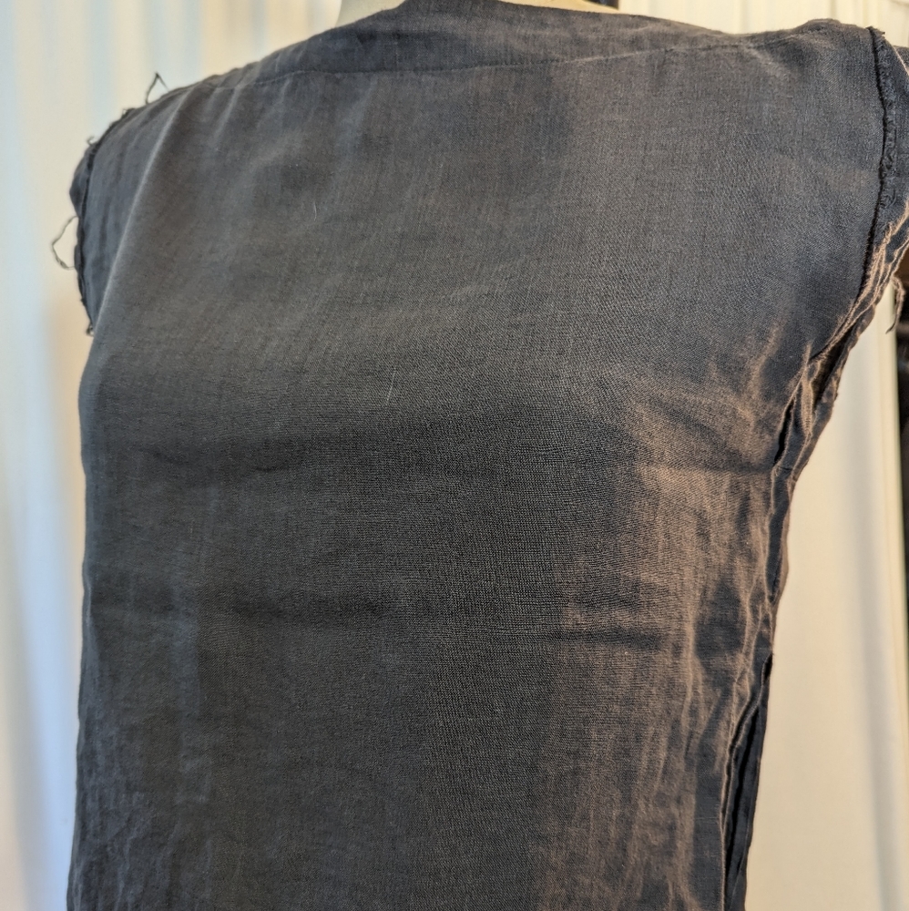 Black Crane linen cropped top